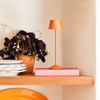 Wee Scoon rechargeable table lamp in rust