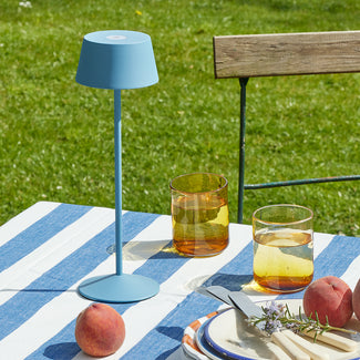 Scoon rechargeable table lamp in topaz