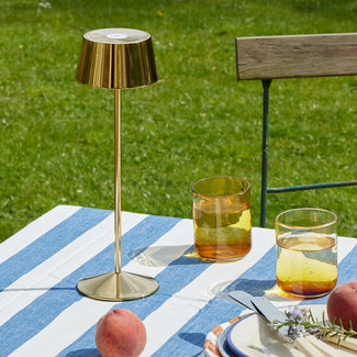 Scoon rechargeable table lamp in gloss brass