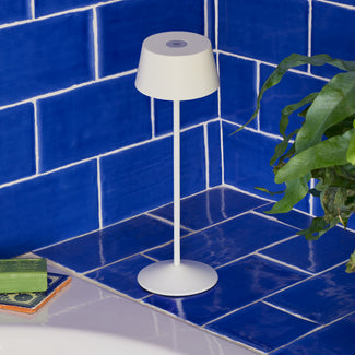 Scoon rechargeable table lamp in coconut