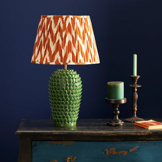 Regular Stucco table lamp in Emerald