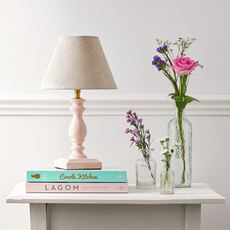 Wilma table lamp in pale pink